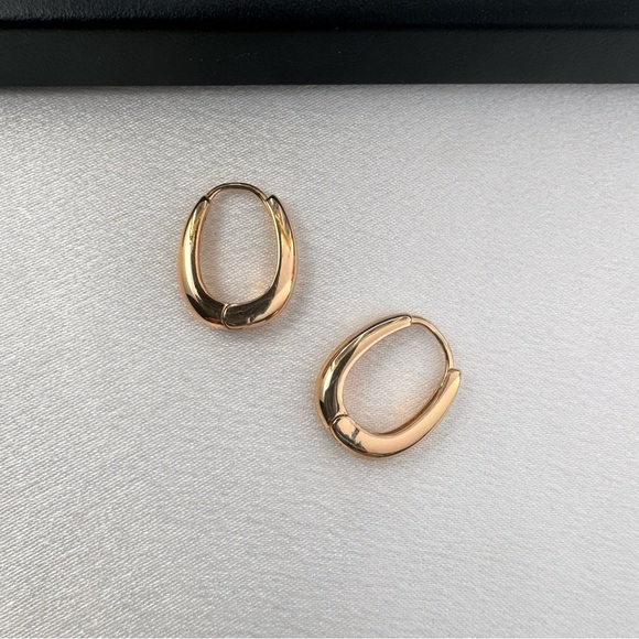 Small Oval Gold Hoop Earrings for Women - Picture 2 of 5